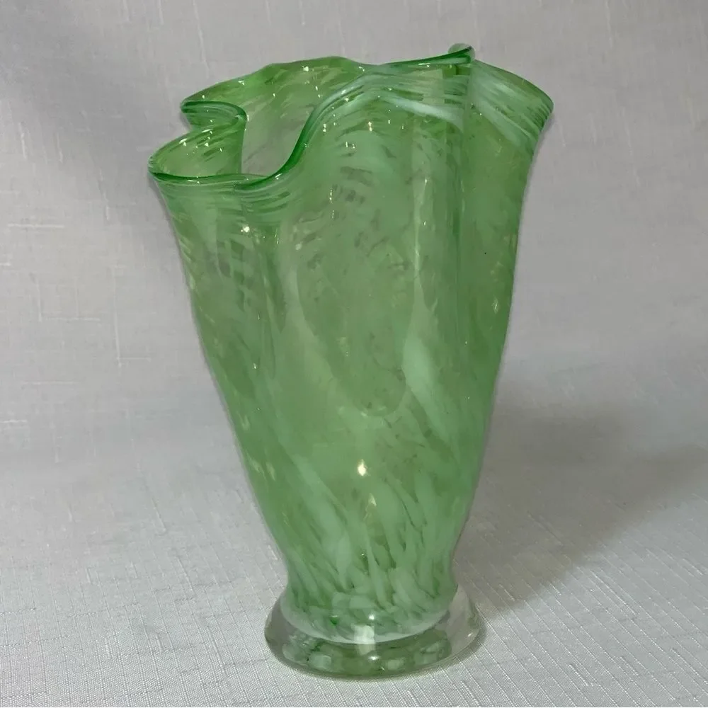 Vintage Fenton Glass Vase Swirl Art Green White Hand Blown Ruffled Handkerchief